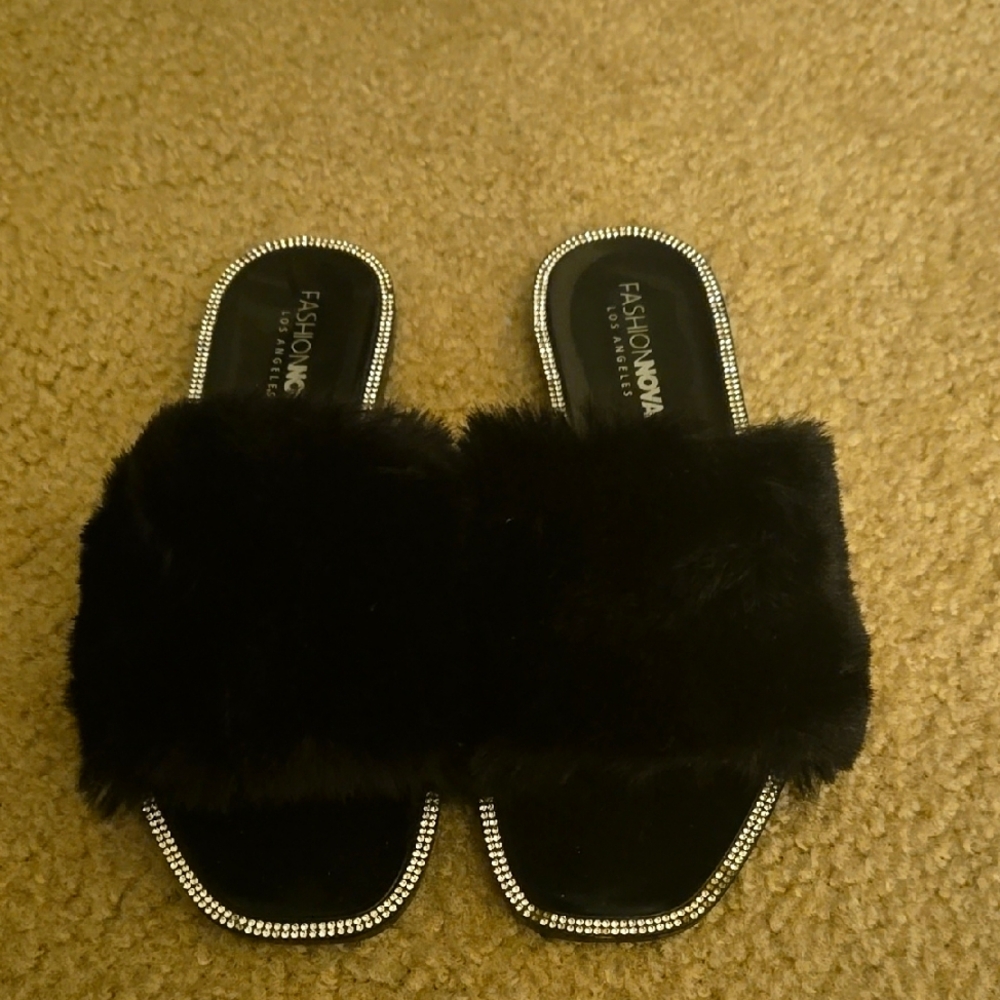 Fashion Nova Black Furry Slide Sandals